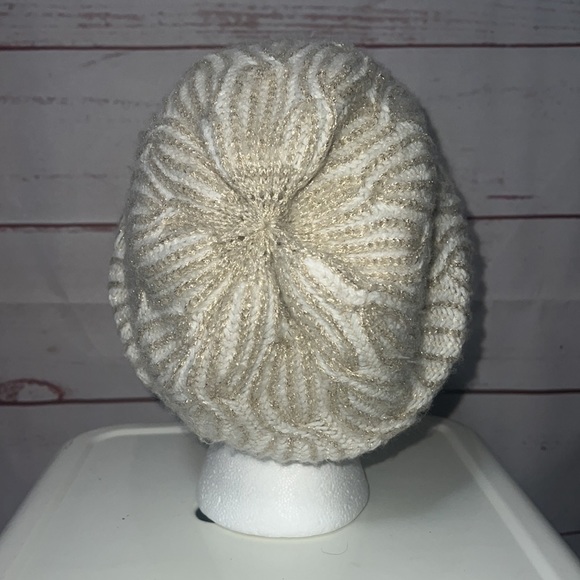 *SOLD ON DEPOP Calvin Klein cream and gold signature knit beanie hat - Picture 3 of 7